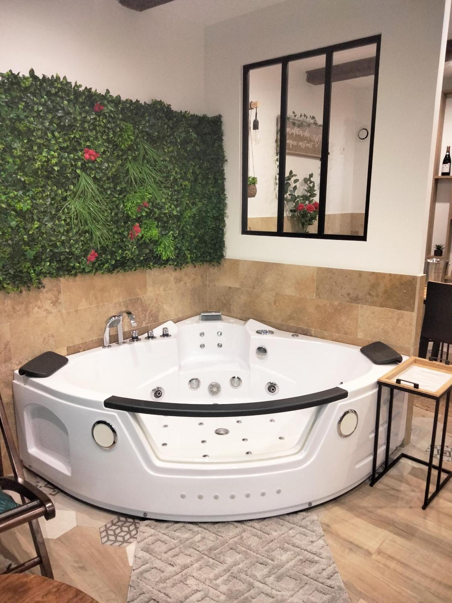 Maison Prestige Le Donjon Des Plaisirs Jacuzzi Montluel Exterior photo